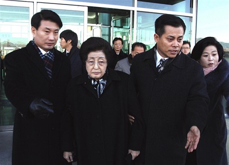 Bývalá první dáma Jiní Koreje I He-ho pijela do KLDR osobn vyjádit lítost nad smrtí Kim ong-ila. 