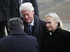 Hillary a Bill Clintonovi na pohbu Václava Havla