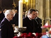 Britský premiér David Cameron a bývalý britský pedseda vlády John Mayor na pohbu Václava Havla