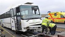 Řidič autobusu zemřel 28. prosince poté, co sjel do příkopu na silnici R7 u Lotouše na Kladensku. Autobusem cestovalo 14 lidí, tři byli lehce zraněni. | na serveru Lidovky.cz | aktuální zprávy