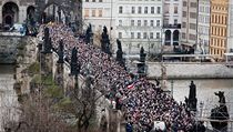 Smuteční průvod z Pražské křižovatky na Hradčany | na serveru Lidovky.cz | aktuální zprávy