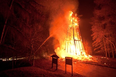   U Tábora shoela 1. ledna památná rozhledna na vrchu Hýlaka 