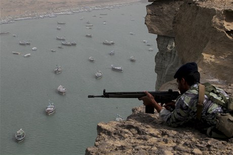 Íránská armáda trénuje v Hormuzském prlivu 