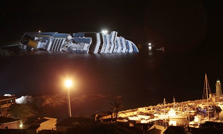 Costa Concordia pi pohledu z msta