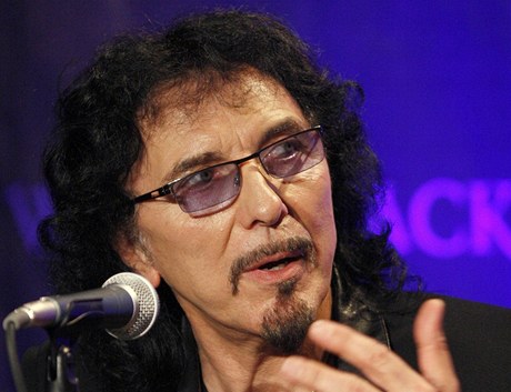 Kytarista skupiny Black Sabbath Tony Iommi.