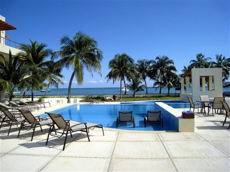 Nejlepím hotelem svta se stal The Phoenix Resort z ostrova Ambergris Caye v Belize.