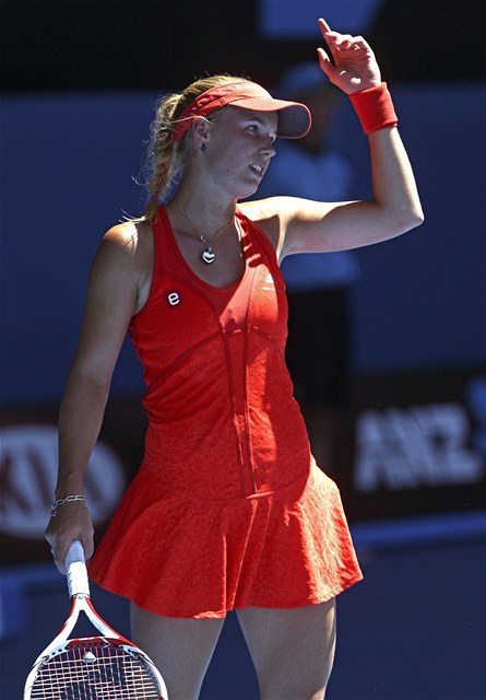 Dánská tenistka Caroline Wozniacká vypadla v Malbourne ve tvrtfinále a po Australian Open pijde o post svtové jedniky