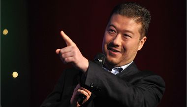 Tomio Okamura jako modertor novho zpravodajskho poadu Dobr veer, esko!