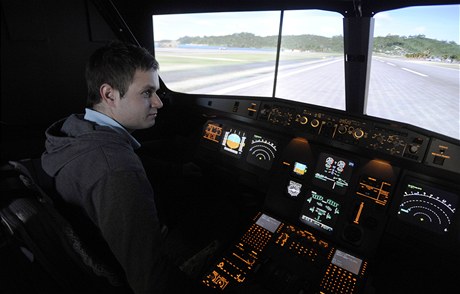 První letecký simulátor Airbusu 320 v Praze. Se stojem si me zkusit pistát prakticky kdokoliv.