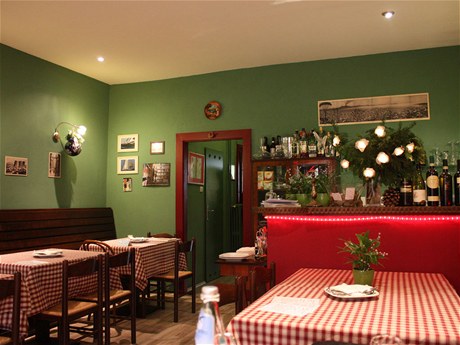 Pardubická restaurace Luna Rossa chce nabídnout domácí italskou kuchyni. Ostatn, vaí tu rodilý Ital. Pesto musí jet spoustu vcí doladit, aby nabídka odpovídala poadovaným cenám. 