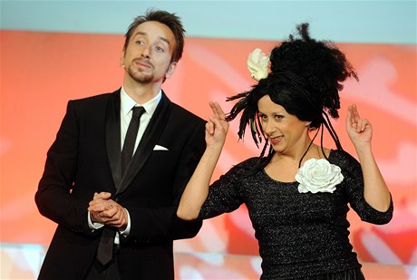 Nominaní veer eského lva 2011 uvádli Jakub áek s Ester Janekovou