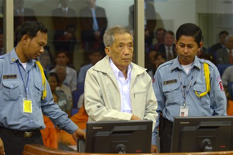 Mezinárodní trestní tribunál pro Kambodu v odvolacím procesu poslal na doivotí do vzení nkdejího velitele nechvaln proslulé vznice S-21 ultralevicového reimu Rudých Khmer Kanga Keka Ieua