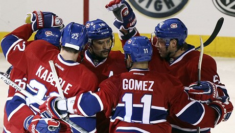 Montreal Canadiens. Vlevo Tomá Kaberle, uprosted Tomá Plekanec.