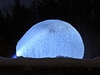 Vesmírný objekt? Nikoliv, jde o unikátní ledové iglú od architekt z ateliéru Mjölk.