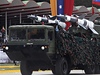 Na slavnostní vojenské pehlídce byly k vidní nejrznjí vozy a zbran.