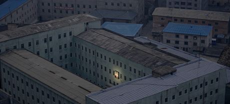 Otec zakladatel. Snmek ukazuje portrt Kim Ir-sena na budov v Pchjongjangu.Prvn msto v kategorii Kadodenn ivot (samostatn) 
