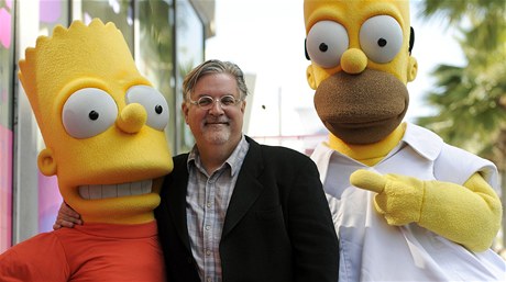 Matt Groening zapózoval s loutkami Homera a Barta v nadivotní velikosti.