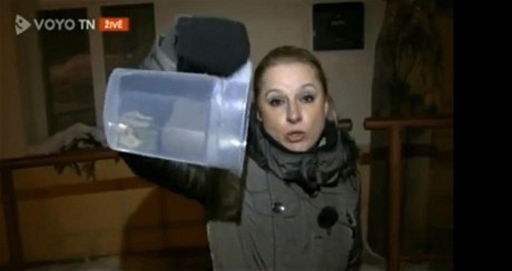 Reportérka zjistila, e voda pi -15 stupních zmrzne. 