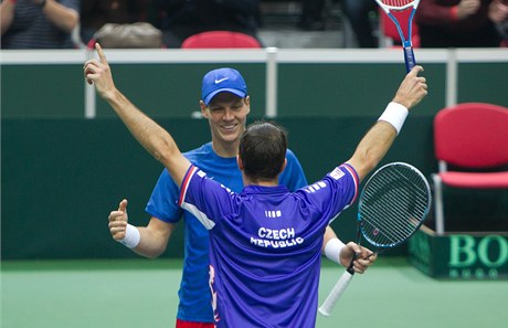 Tomá Berdych (elem) a Radek tpánek  slaví vítzství