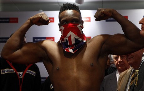 Dereck Chisora pi oficiálním váení