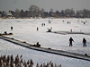 Lid brusl na zamrzlm Dunaji ve Vdni