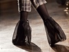 Modely Thoma Brownea na newyorském Týdnu módy doplovaly nejen edavé i erné síky pes obliej, ale také pes boty.
