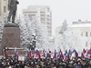 Demonstranti u sochy Lenina vyjaduj podporu kandidtovi na prezidenta Vladimiru Putinovi v jiruskm Stavropolu.