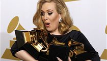 Adele pózuje se šesti gramofonky po předávání cen Grammy | na serveru Lidovky.cz | aktuální zprávy