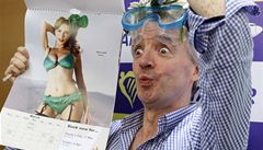 editel spolenosti Ryanair Michael O'Leary s charitativním kalendáem pro rok 2012.