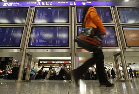 Stávka na letiti ve Frankfurtu pokrauje