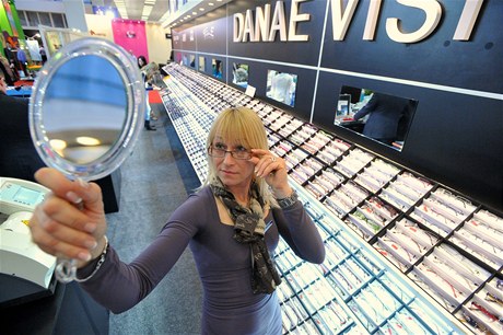 Mezinárodní veletrh oní optiky se koná na výstaviti v Brn.