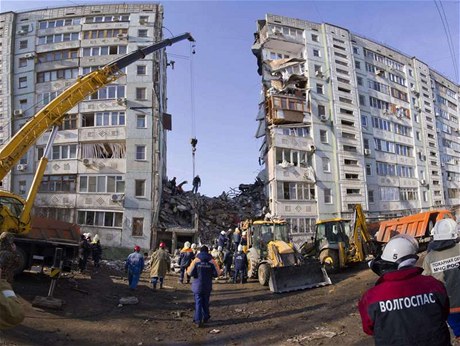 Nejmén devt lidí zahynulo pi pondlním výbuchu v Astrachani 