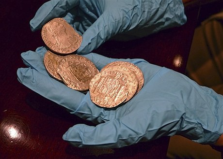 panlsko definitivn získalo zpt obrovský historický poklad v hodnot pes 350 milion eur (asi 8,7 miliardy korun)