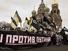 "My proti Putinovi", hlásá transparent v centru Petrohradu. 