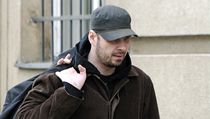 Výtvarník David Hons vystupující pod jménem Roman Týc nastoupil odpoledne do pankrácké věznice v Praze. | na serveru Lidovky.cz | aktuální zprávy