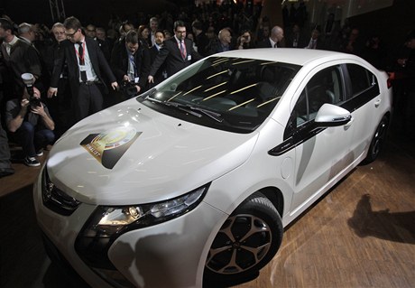 Opel Ampera byl vyhláen evropským autem roku v pedveer enevského autosalonu 