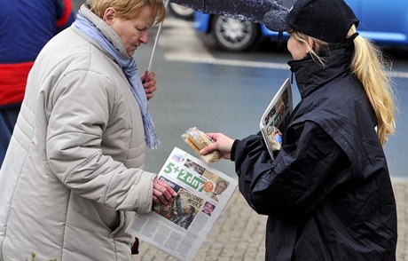 V deseti západoeských okresech vylo ve tvrtek 8. bezna první íslo regionálního týdeníku 5+2 dny, za ním stojí miliardá Andrej Babi. 