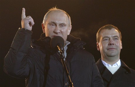 erstv zvolený prezident Putin mluví ke shromádnému davu