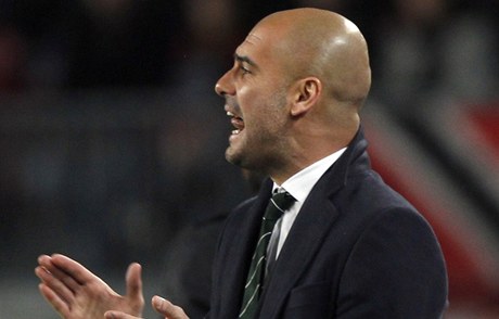 Trenér fotbalist Barcelony Josep Guardiola