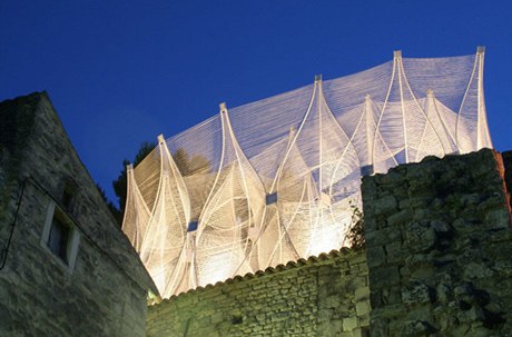 Hravá architektonická instalace ve Francii