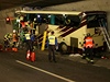 Autobus narazil do zdi v tunelu dálnice A9 u msta Siders (Sierre). 