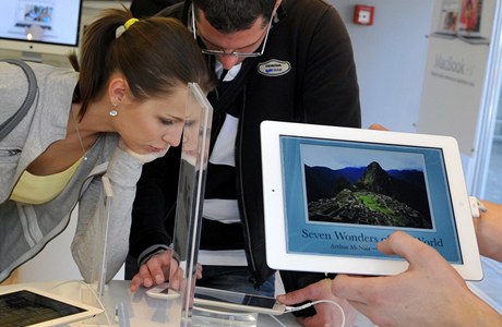 V esku se zaala prodávat tetí generace populárního tabletu iPad.