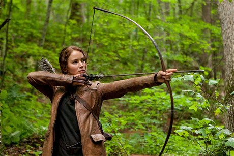 Stelba lukem je dleitou dovedností hlavní hrdinky Hunger Games