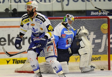 Semifinále play off hokejové extraligy, 1. zápas: Plze - Kometa Brno. Gól v síti plzeského brankáe Adama Svobody