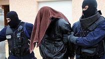 Policie odvádí Abdelkadera Meraha | na serveru Lidovky.cz | aktuální zprávy