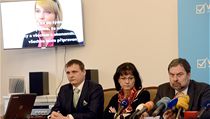 Tisková konference VV. Zleva předseda poslaneckého klubu Věcí veřejných (VV) Vít Bárta, místopředsedkyně strany Dagmar Navrátilová a předseda VV Radek John. | na serveru Lidovky.cz | aktuální zprávy