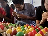 Indie: Kesané v Gauhati zdobí velikononí vejce