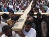 Pákistán: Lidé nesou kí pi velikononí mi ve mst Quetta