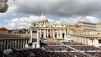 Vatikán: Papež požehnal "městu a světu" (Urbi et Orbi) před davem křesťanů na Svatopeterském náměstí | na serveru Lidovky.cz | aktuální zprávy