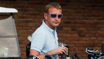 Roman Janoušek se chystá na golf, kterého se zúčastnili návštěvníci Mezinárodního filmového festivalu v Karlových Varech (léto 2010). | na serveru Lidovky.cz | aktuální zprávy
